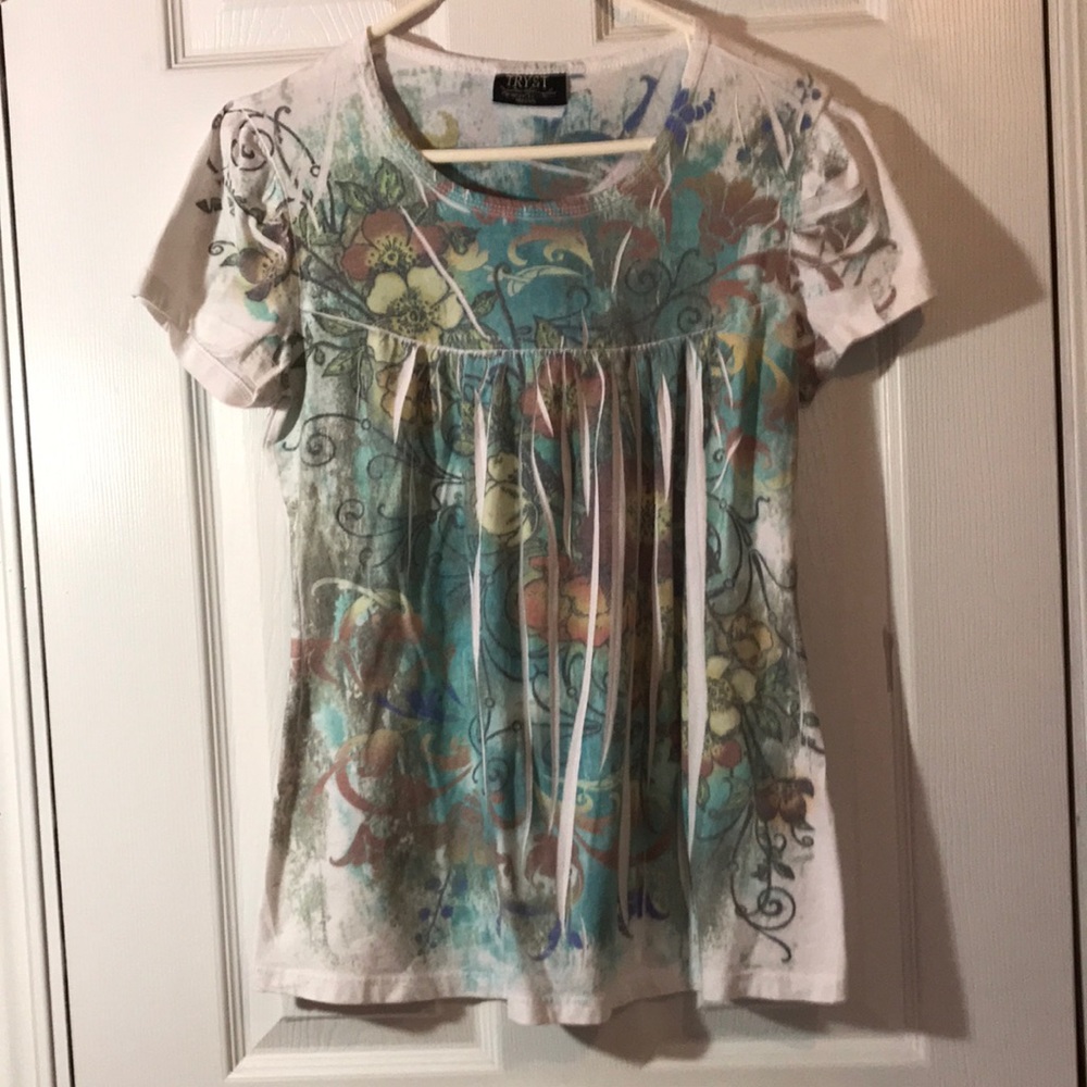 Tryst women’s top size medium t-shirt feel dresser style